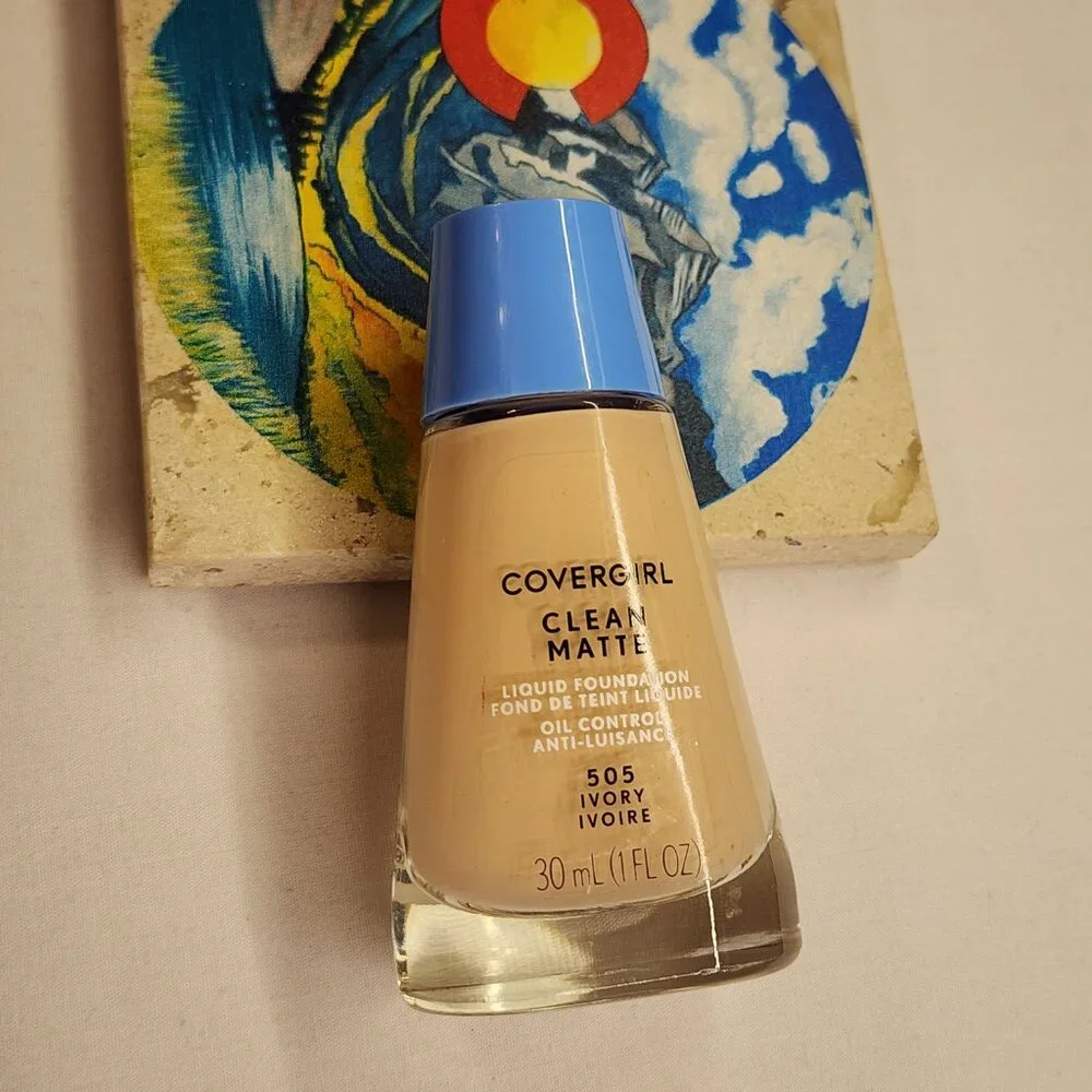 SEALED COVERGIRL Clean Matte Foundation - #505 Ivory
